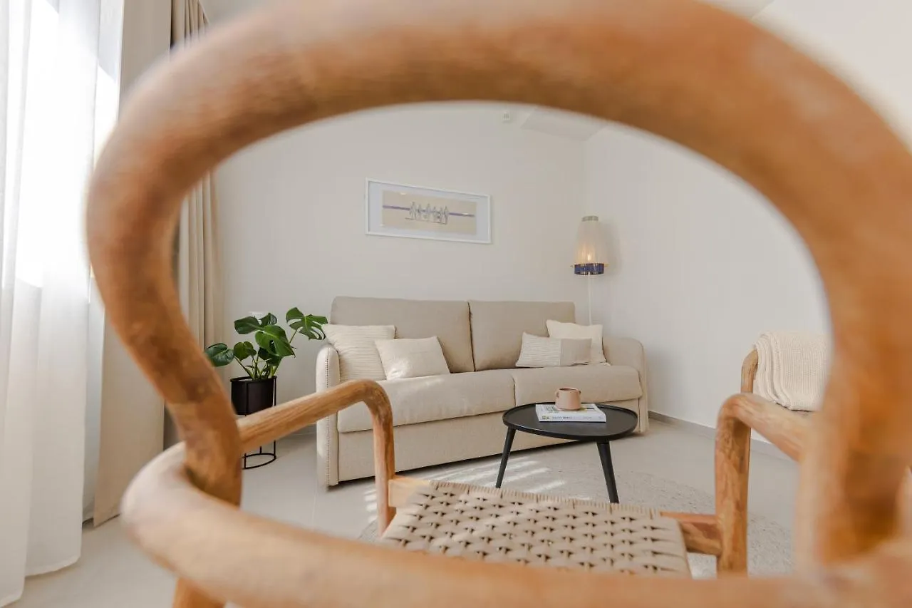 The Olive Poolhouse Apartment Split