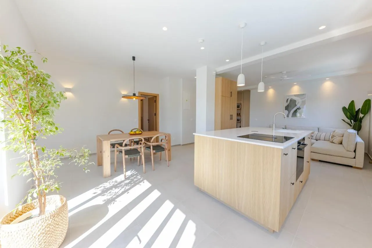 The Olive Poolhouse Apartment Split