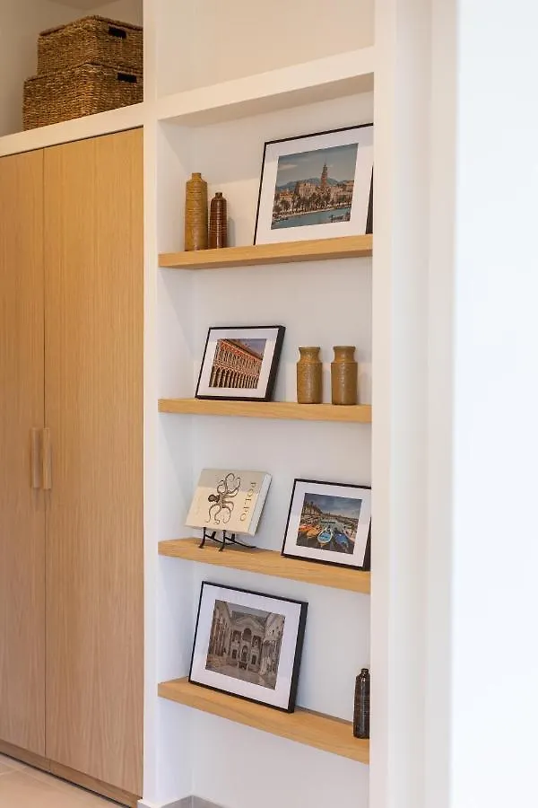 The Olive Poolhouse Apartment Split