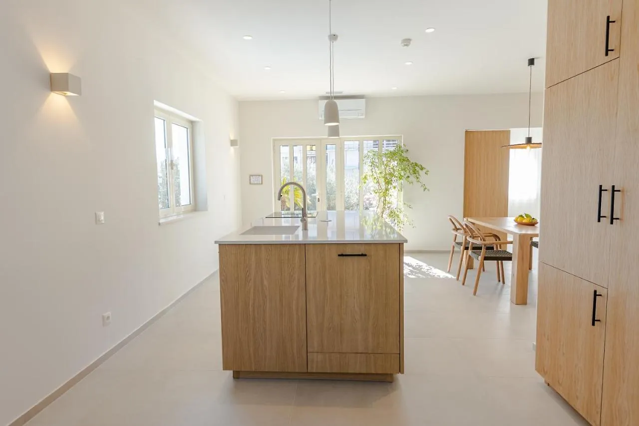 The Olive Poolhouse Apartment Split
