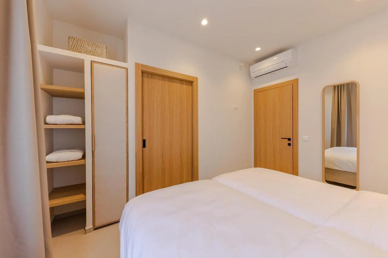 The Olive Poolhouse Apartment Split