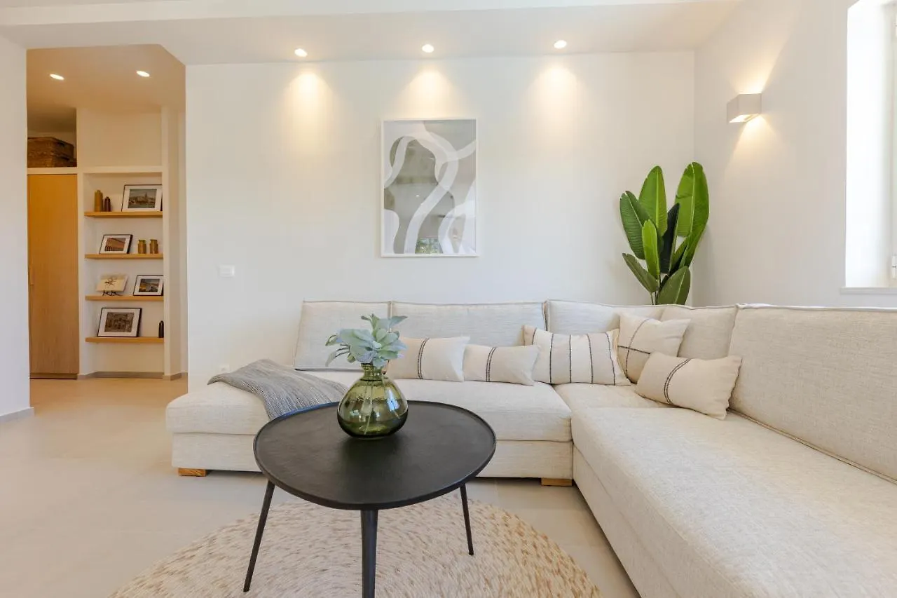 The Olive Poolhouse Apartment Split 0*,
