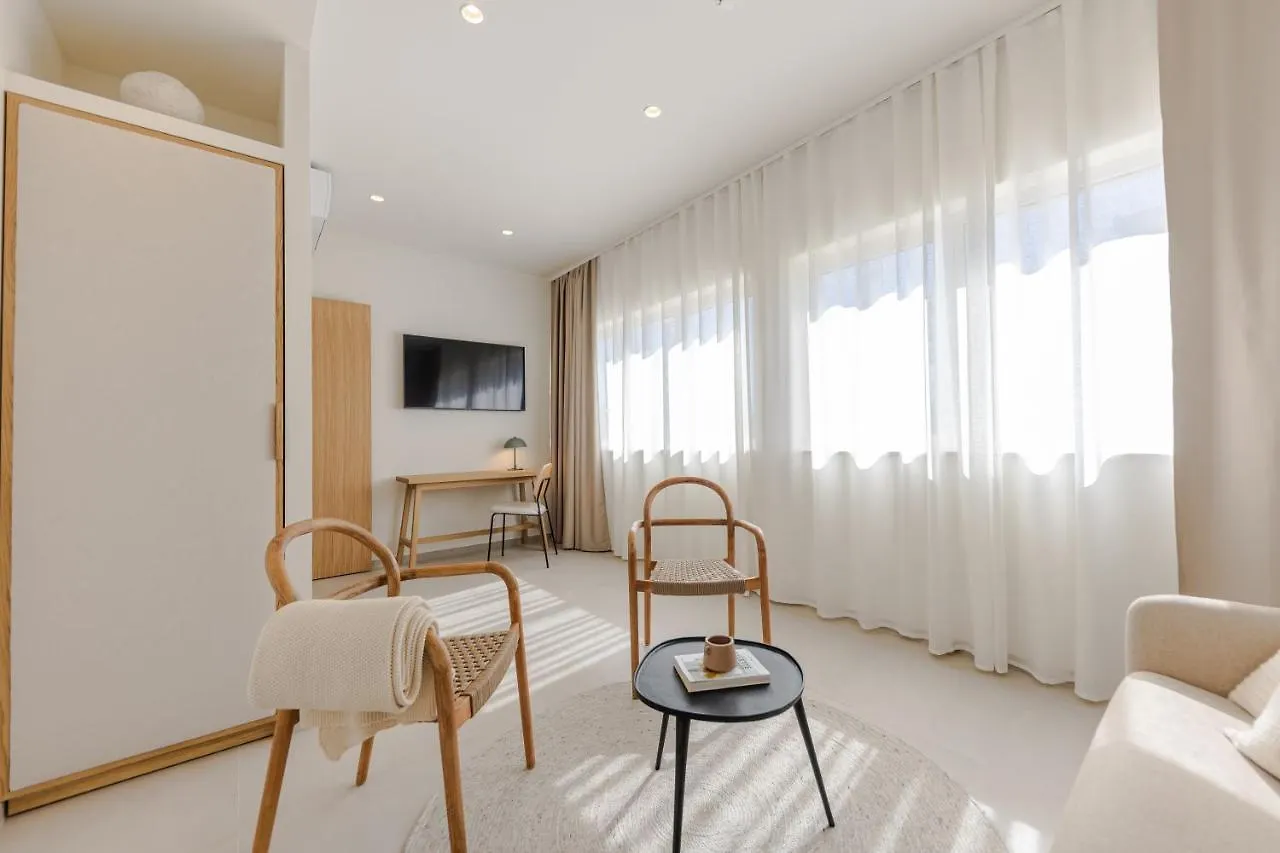 The Olive Poolhouse Apartment Split